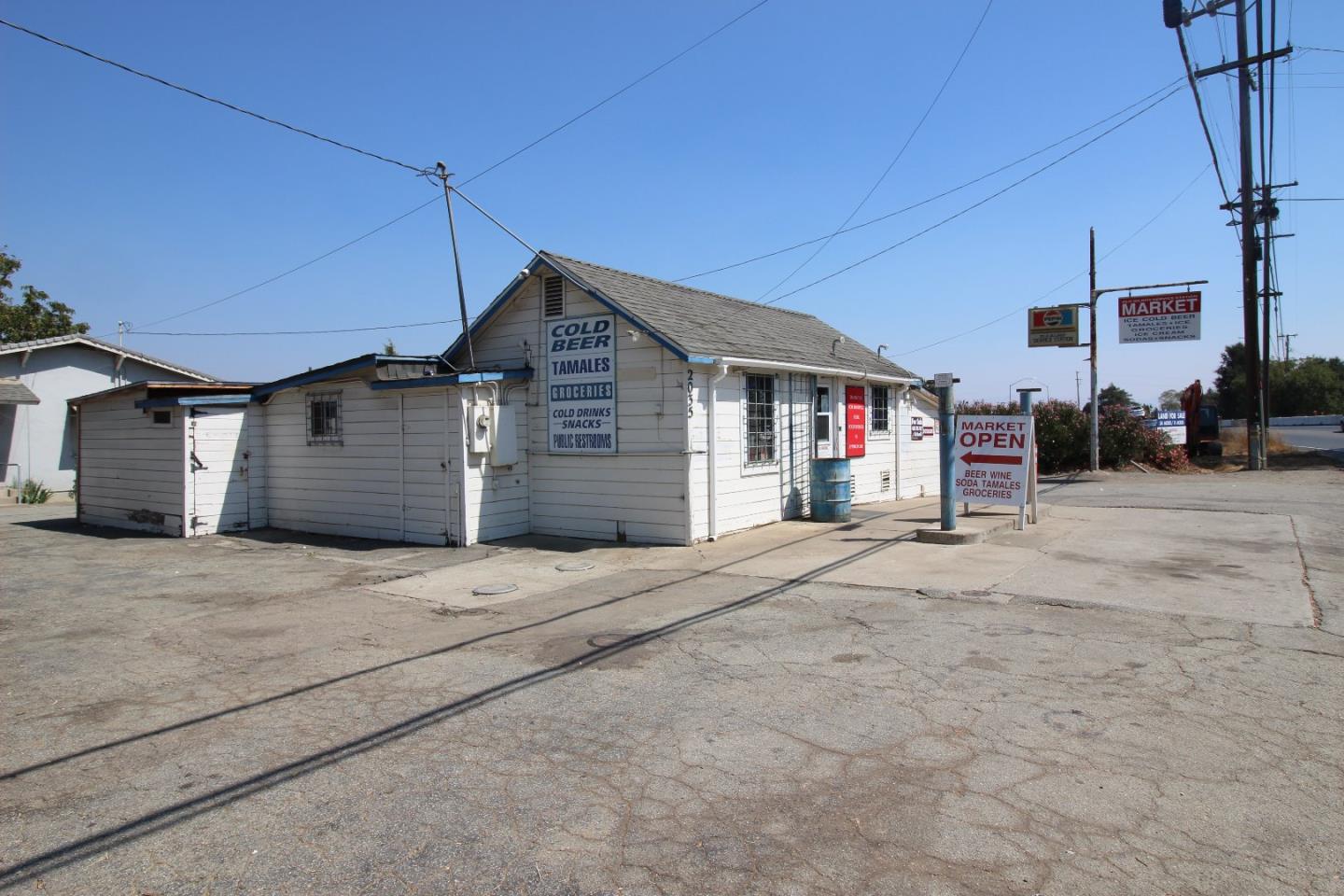 2025 Pacheco Pass HWY - Interior