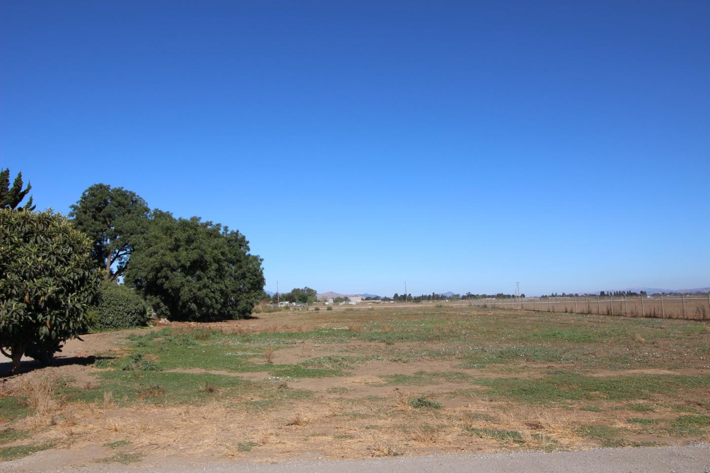 2025 Pacheco Pass HWY - Bedroom