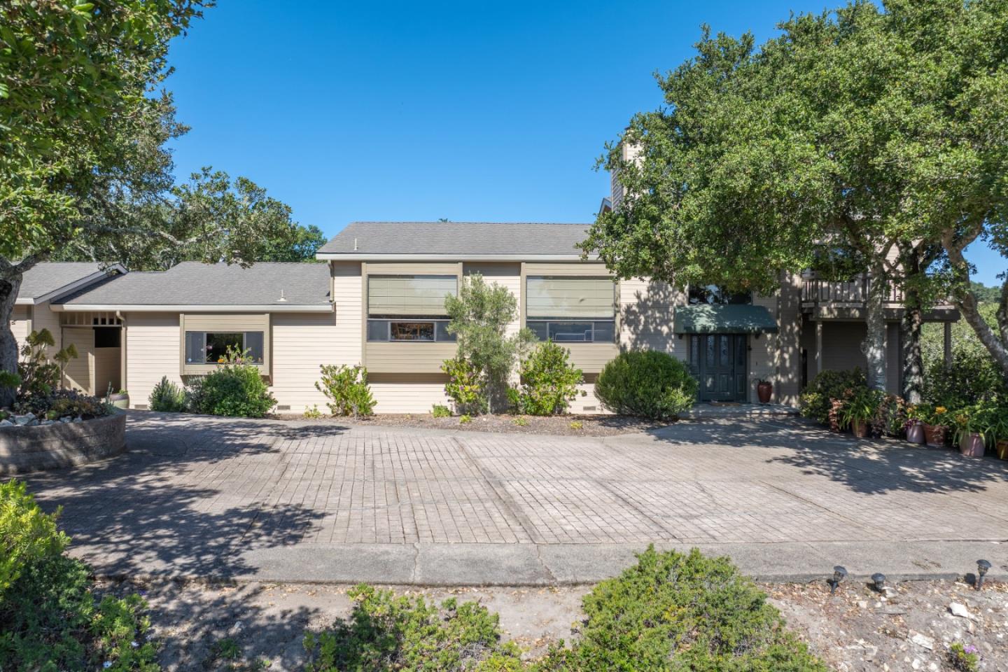 25940 Colt LN