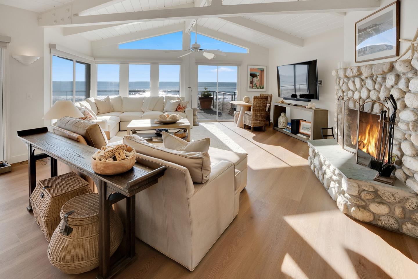 545 Beach DR - Kitchen