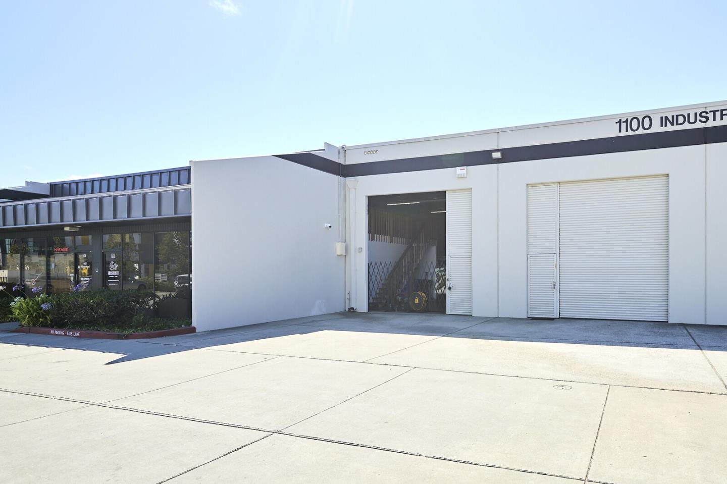 1100 Industrial RD 18 - Interior