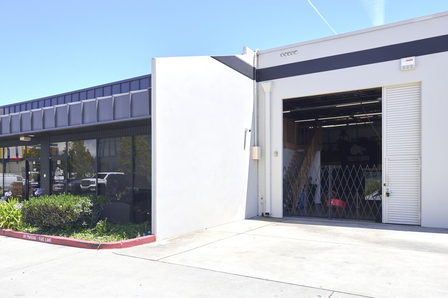 1100 Industrial RD 18 - Living area