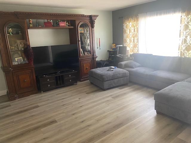 1310 Park Pleasant CIR - Interior