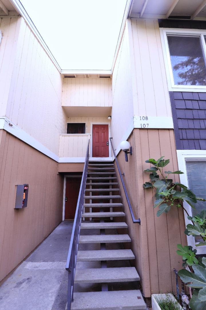 2599 Easton LN 108