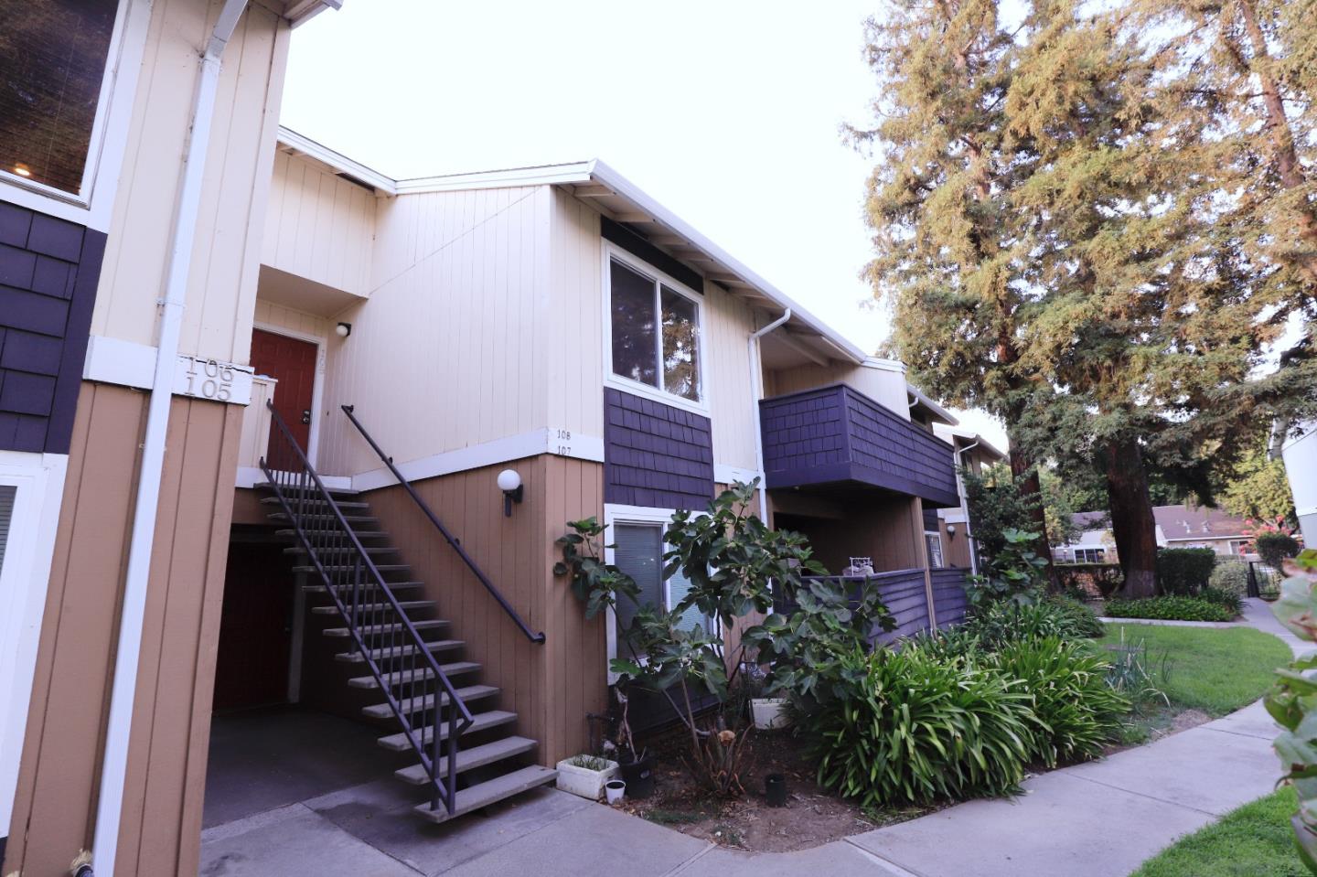 2599 Easton LN 108 - Interior