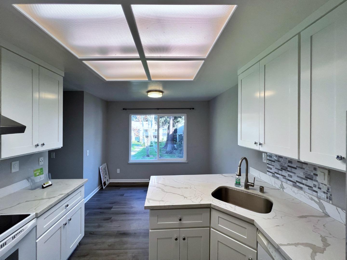 2599 Easton LN 108 - Kitchen