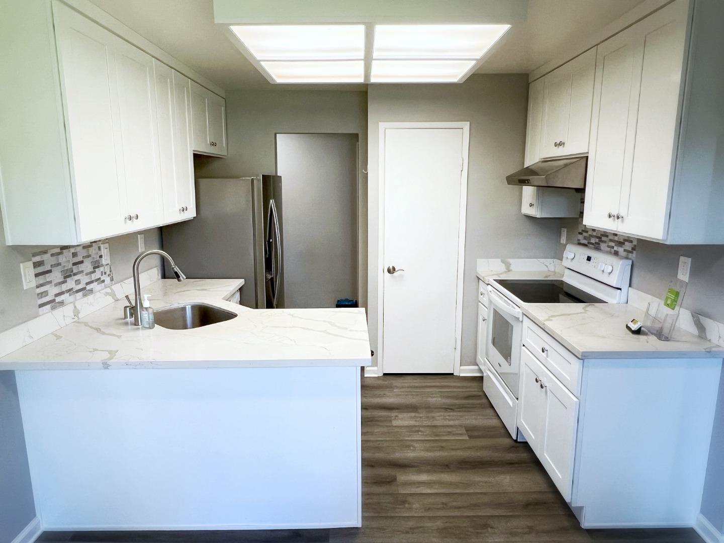 2599 Easton LN 108 - Living area