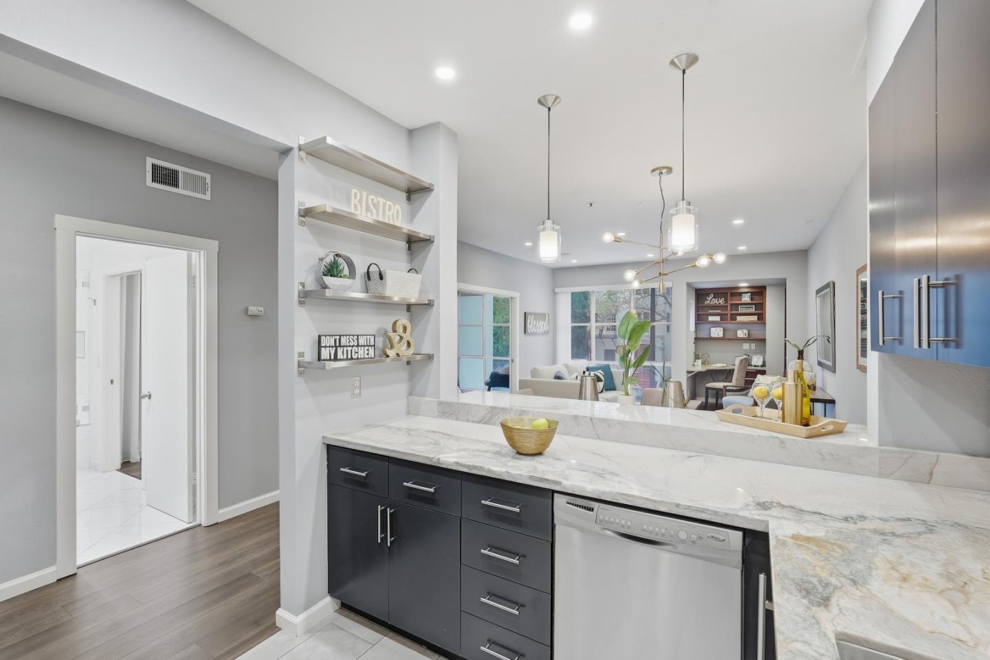 97 E Saint James ST 26