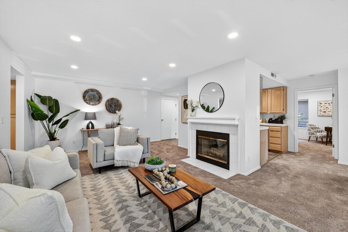 2559 Alveswood CIR - Living area