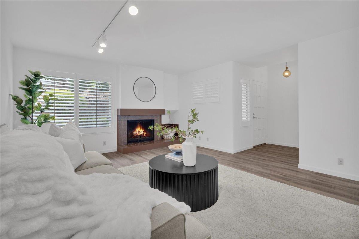 605 Acorn CT