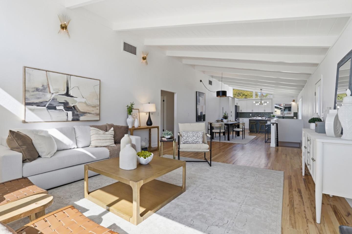3233 Maplethorpe LN - Interior