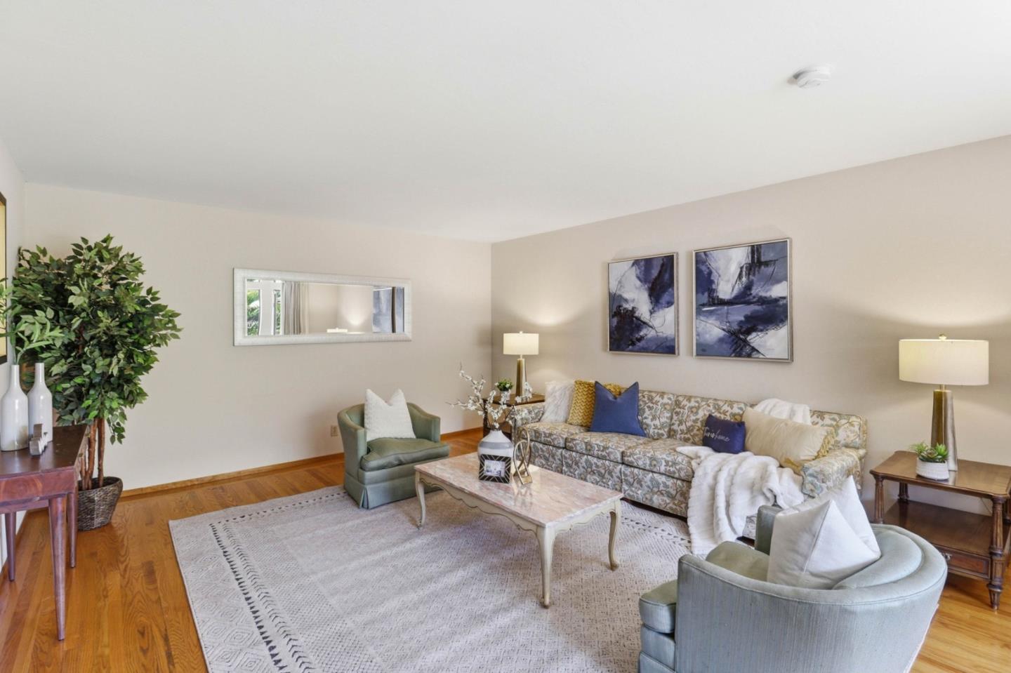701 Christine DR - Living area