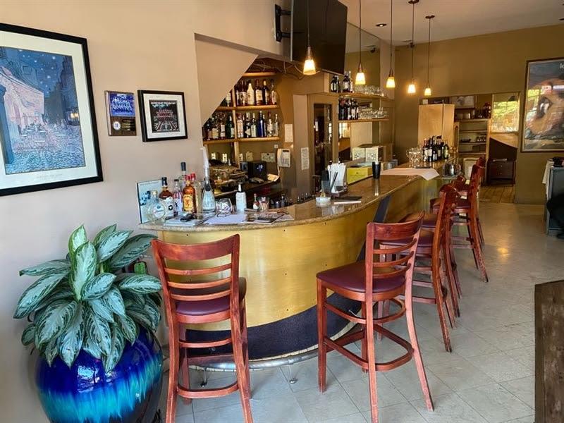 1075/1077 El Camino Real - Interior