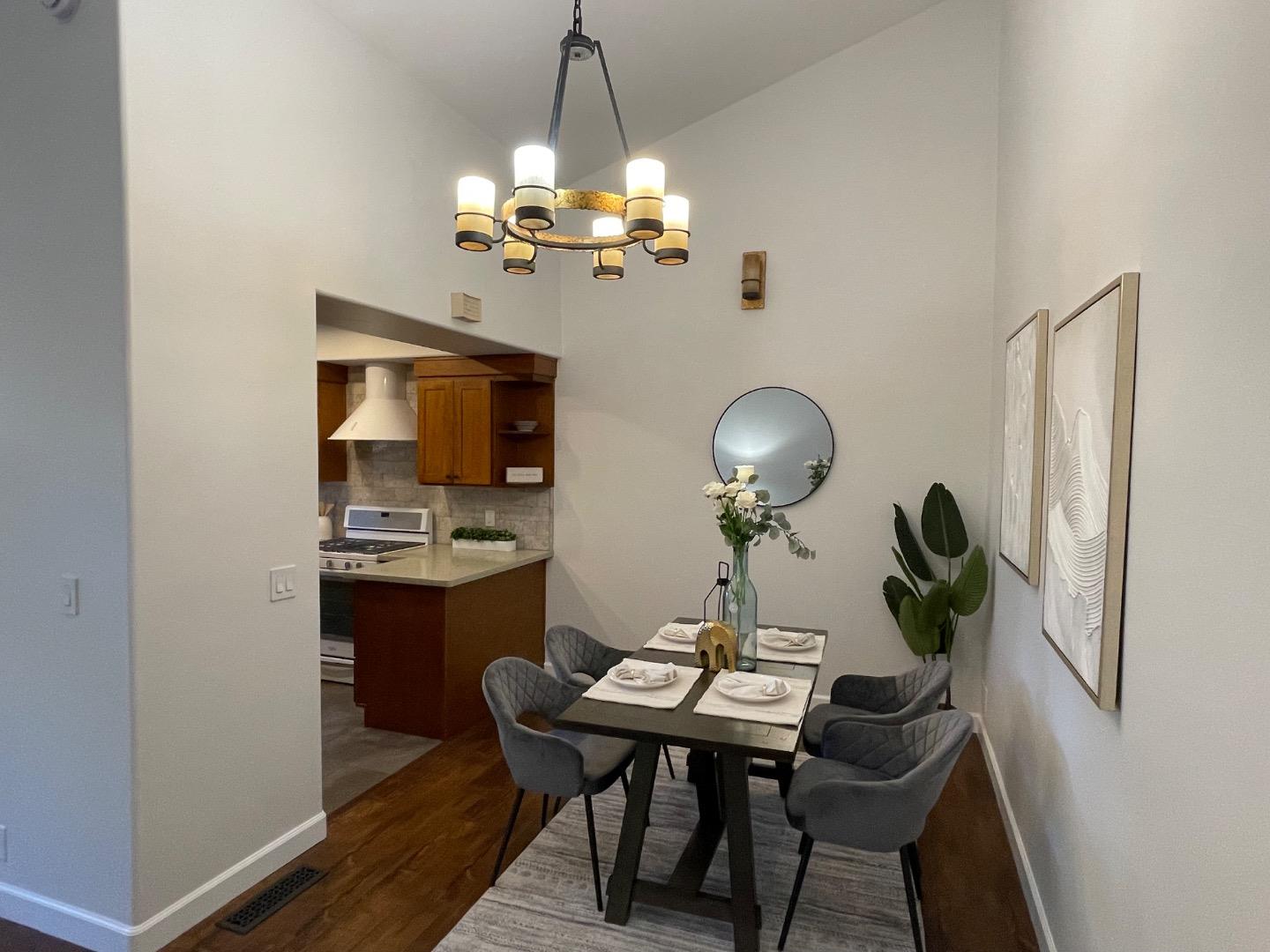 1358 Charmwood SQ - Kitchen