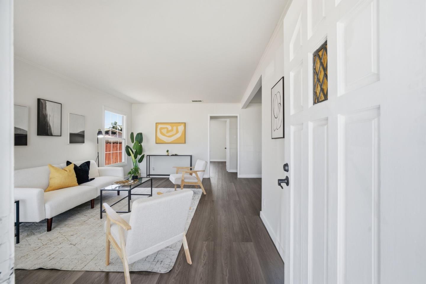 104 Lotus WAY - Living area