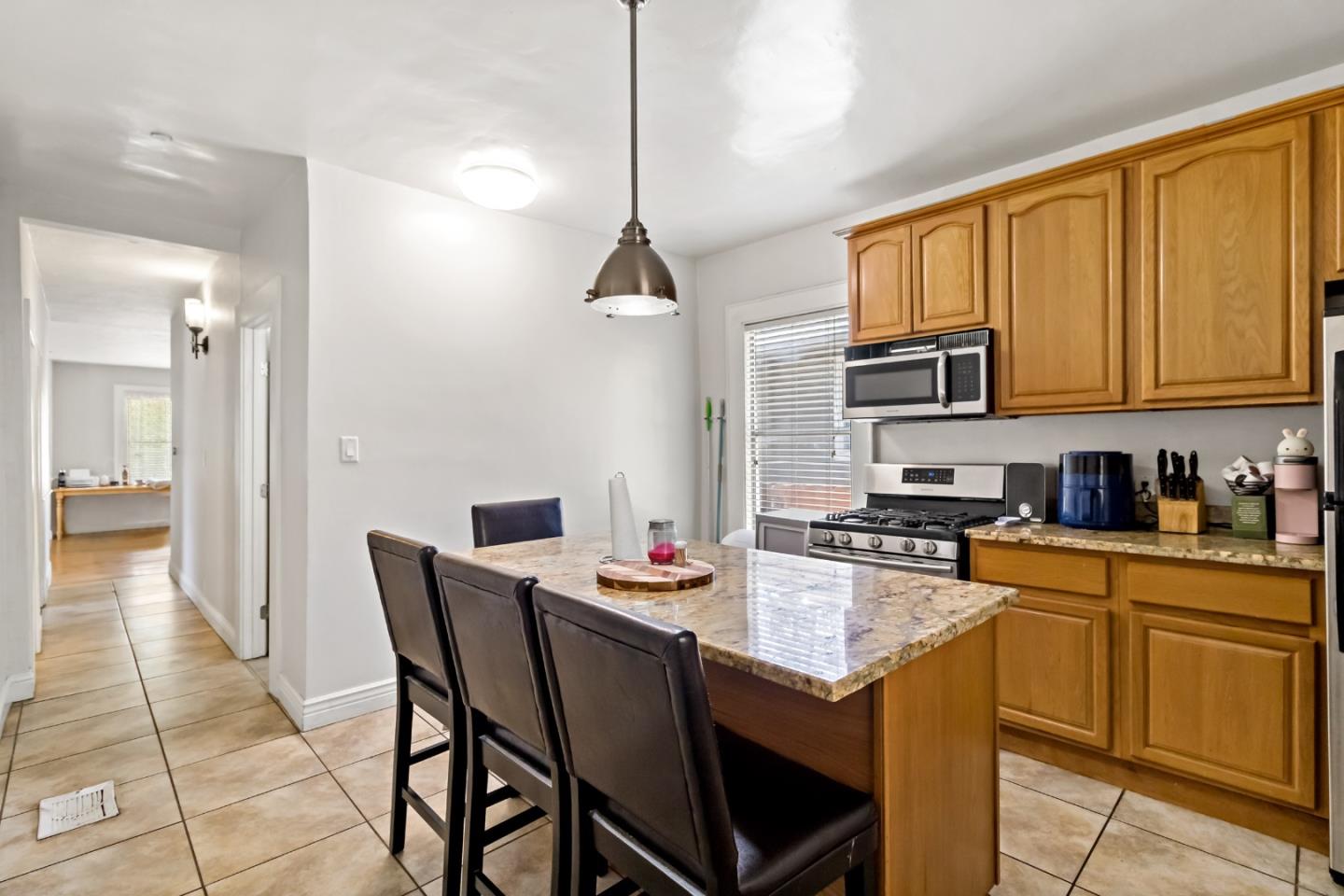 436 N 7th ST - Living area