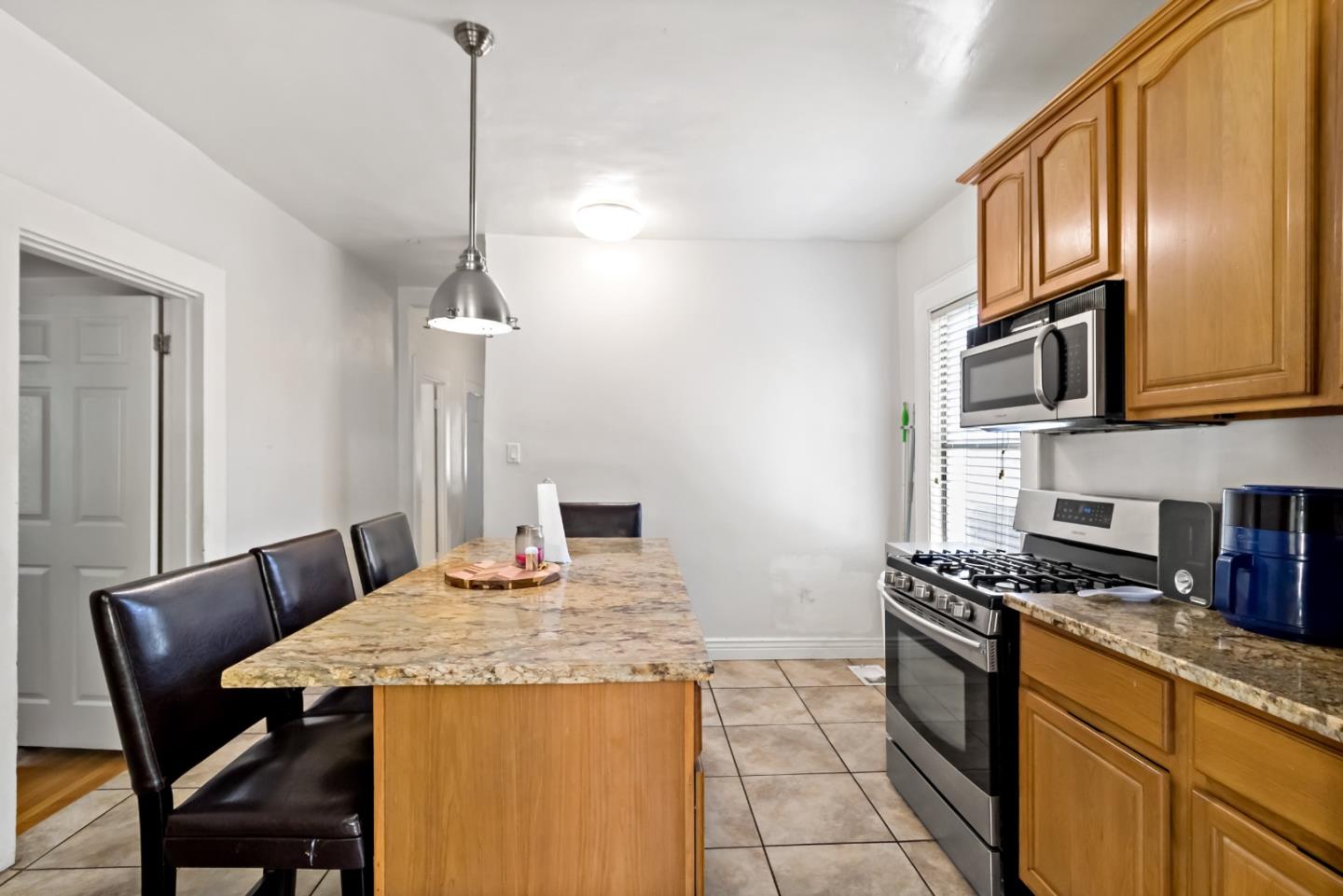 436 N 7th ST - Bathroom