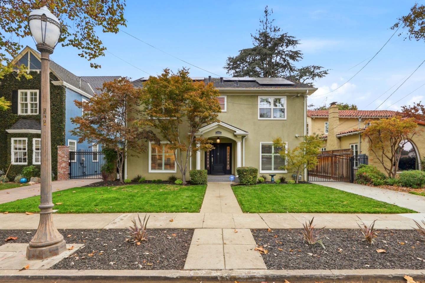 1127 Norval WAY