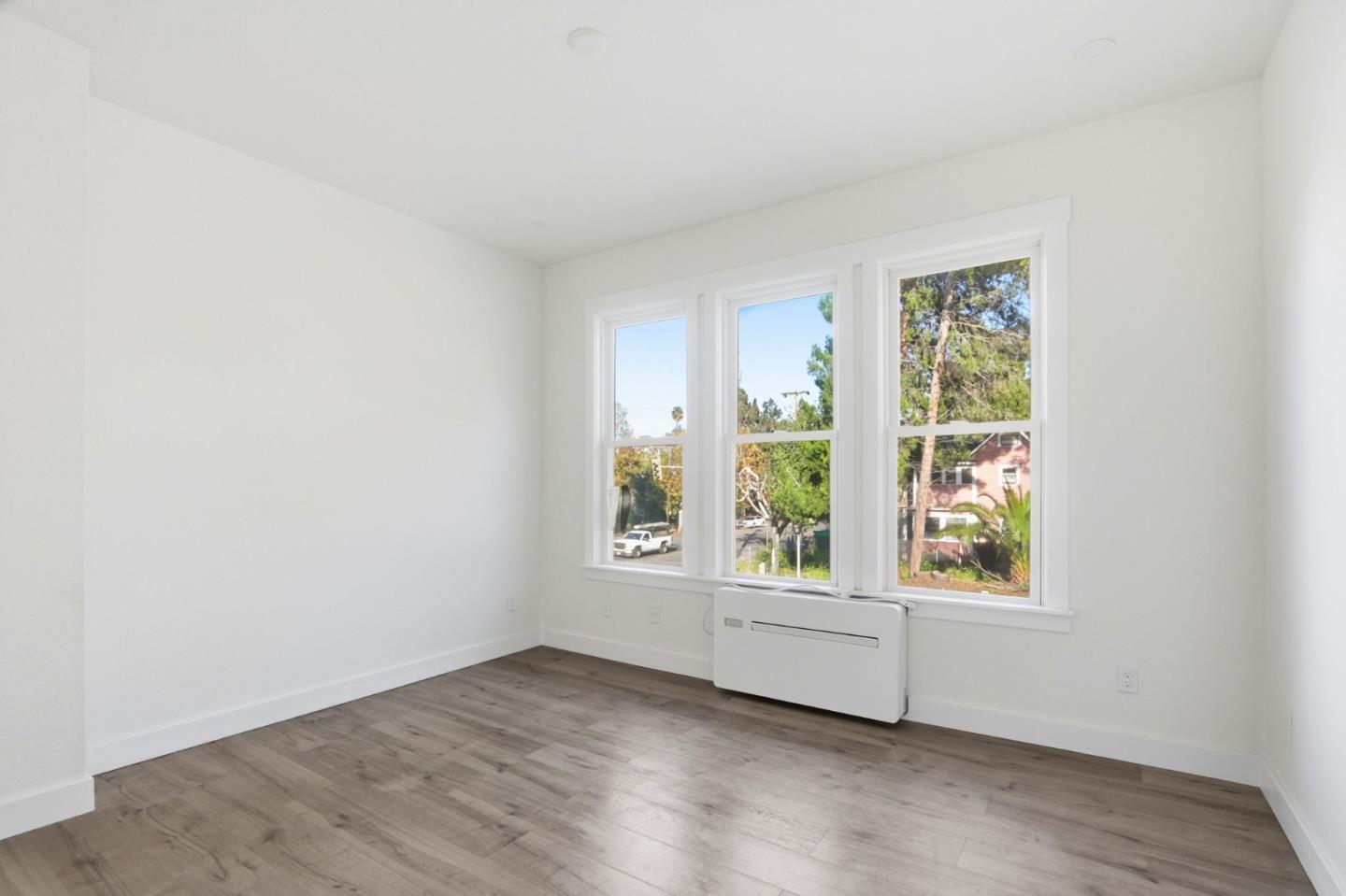 140 E Reed ST 4 - Living area
