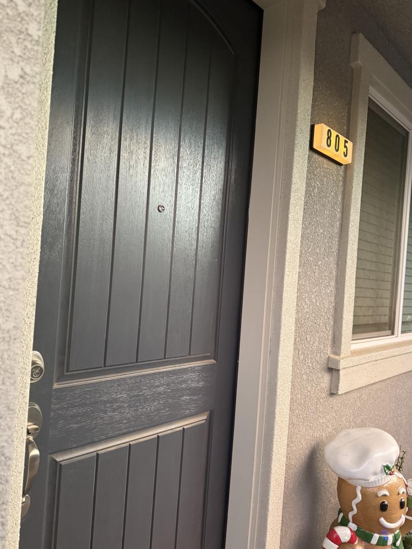805 Mora CIR