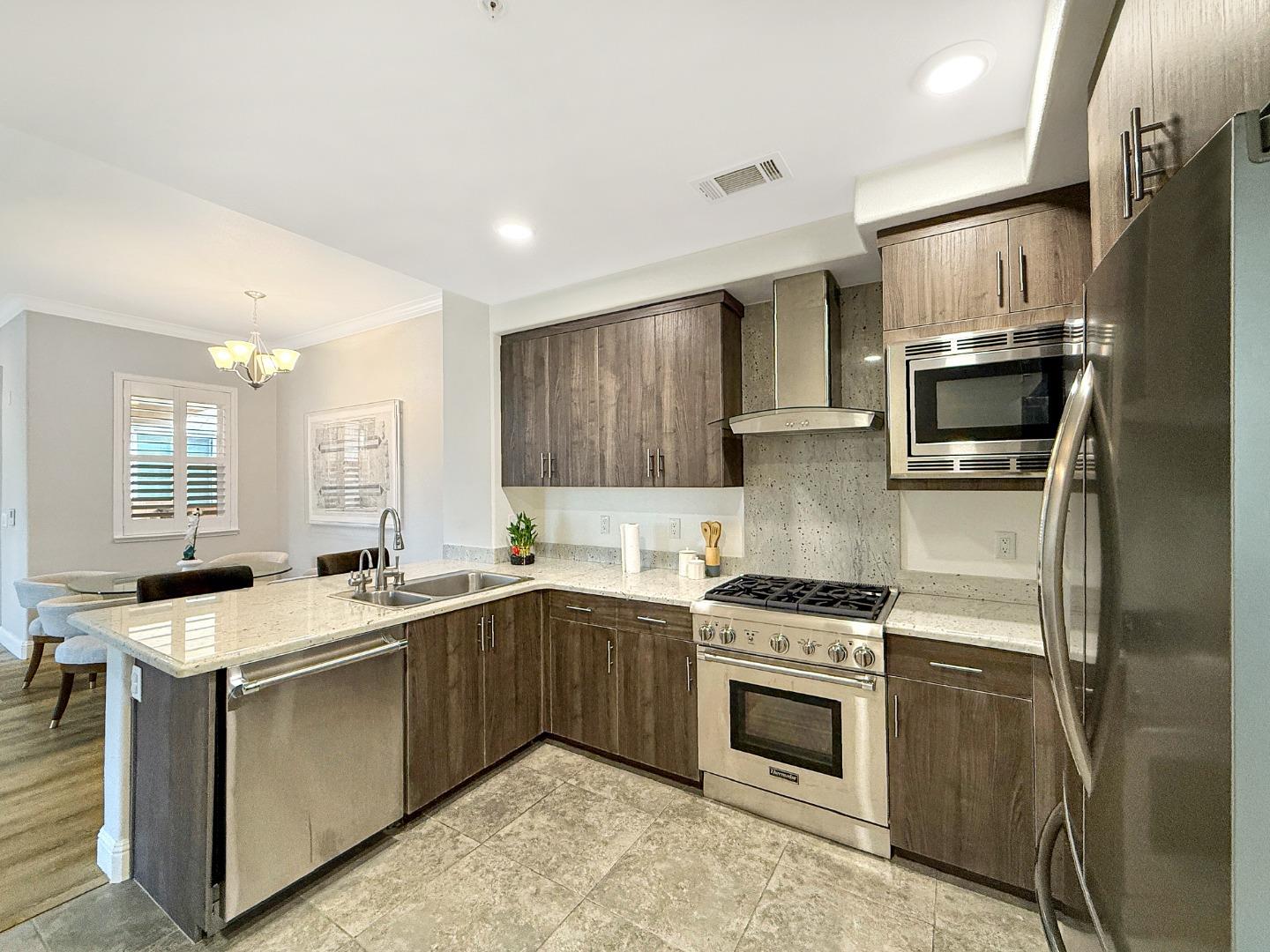 538 S Mathilda AVE 301 - Living area