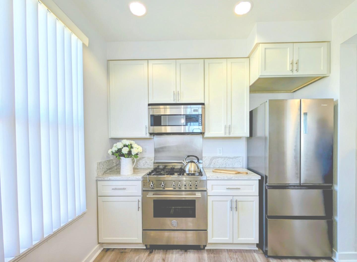 1066 41st AVE A207 - Living area
