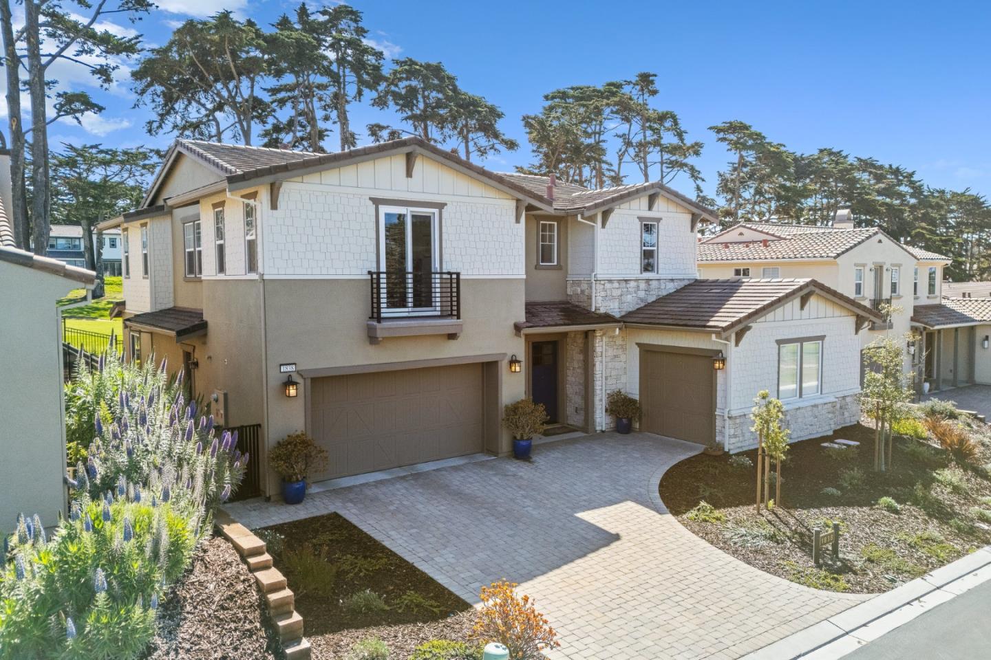 1838 Links DR - Kitchen