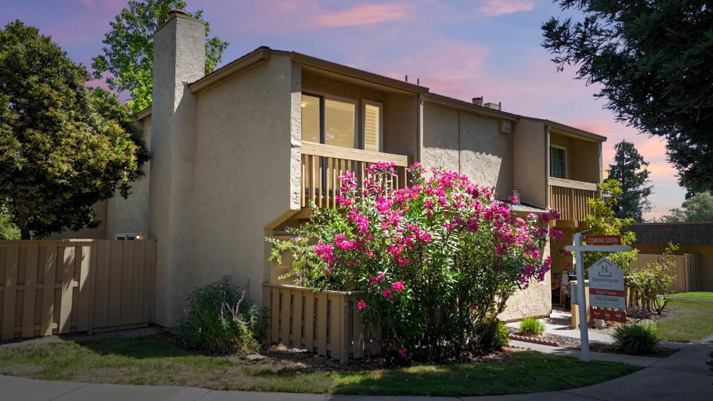 125 Connemara WAY 98 - Backyard