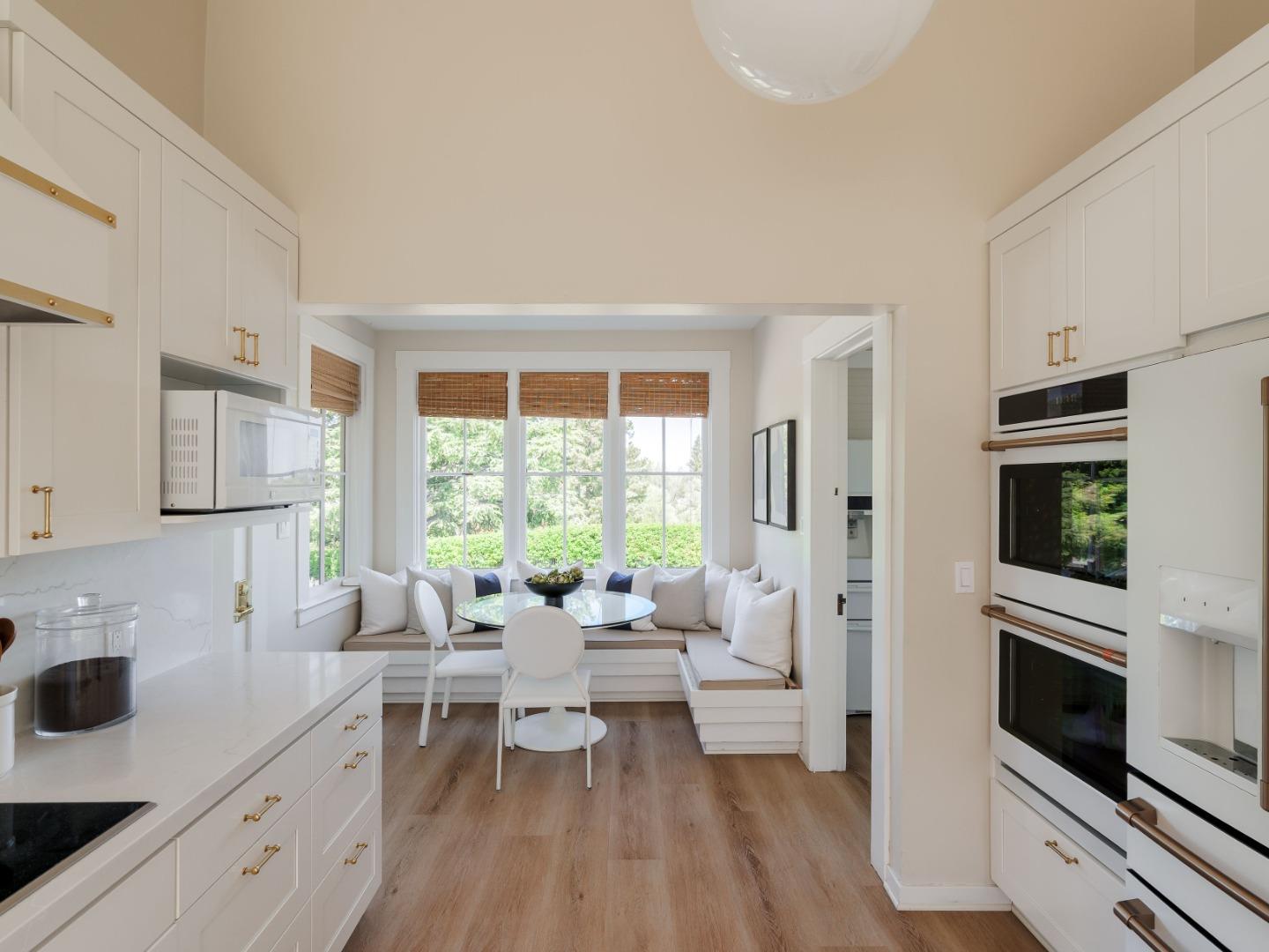 730 Mora DR - Kitchen