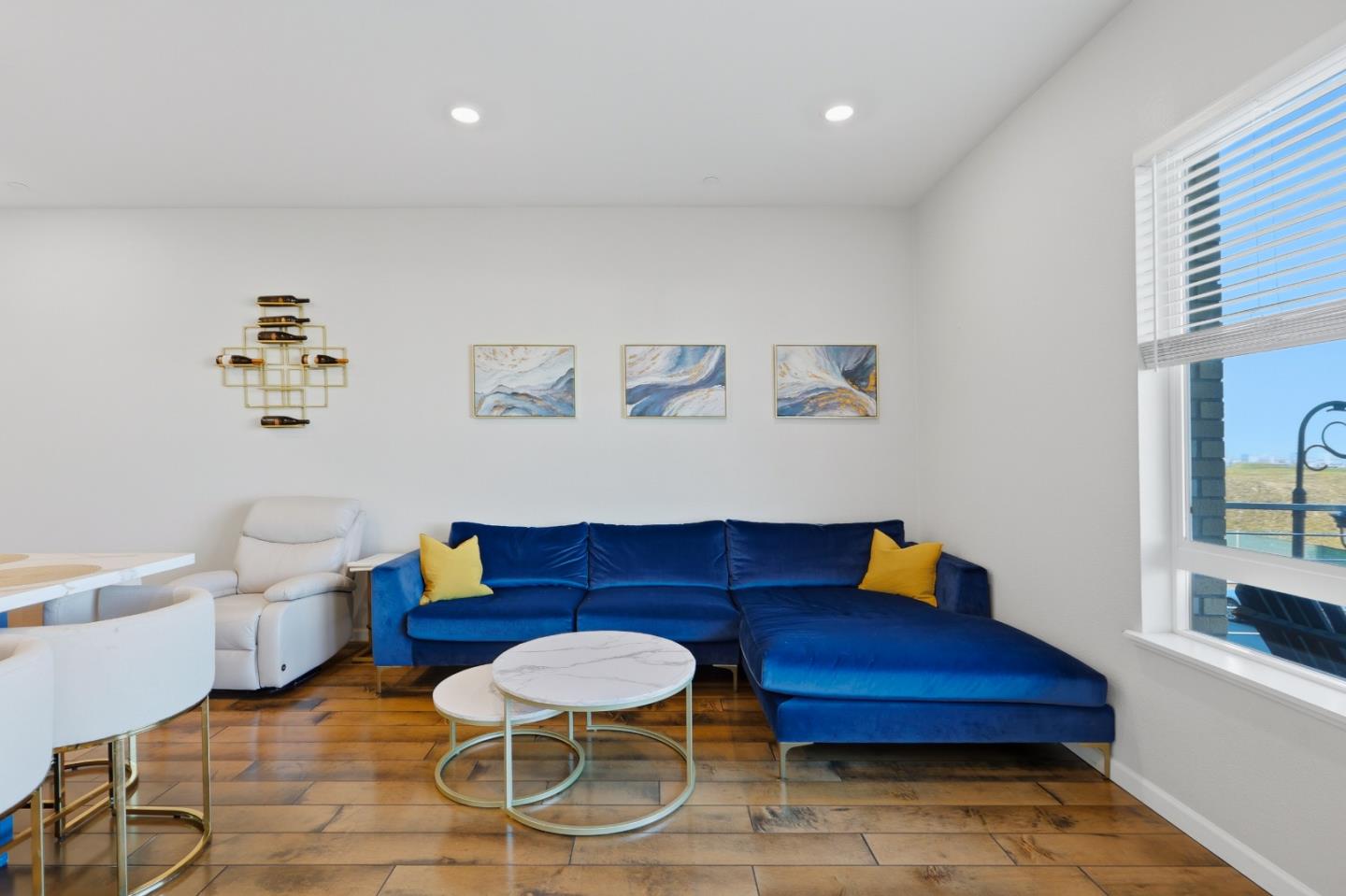 382 Llano De Los Robles AVE 3 - Interior