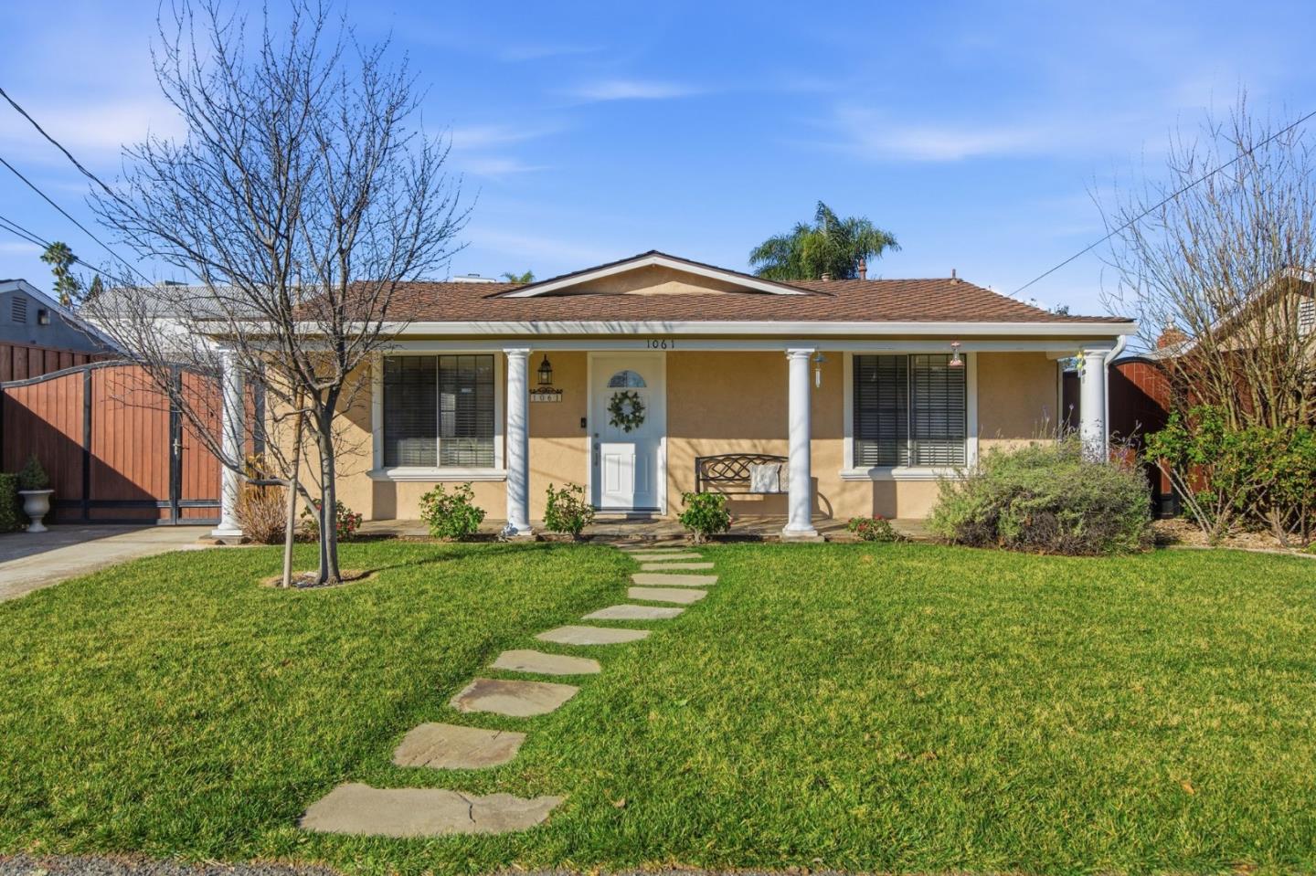 1061 Shamrock DR - Interior
