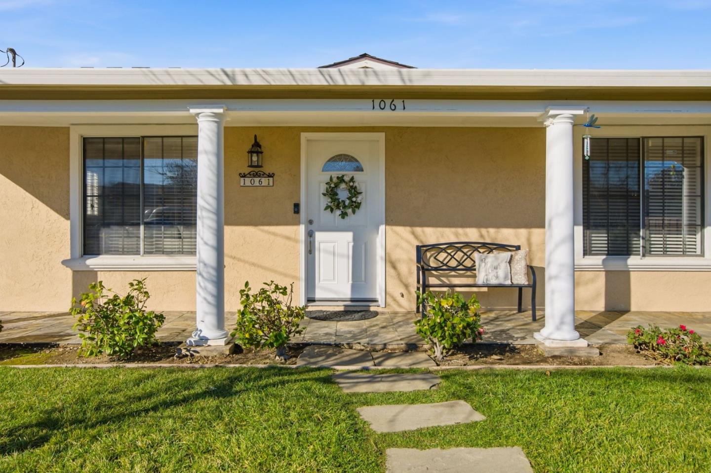 1061 Shamrock DR - Kitchen
