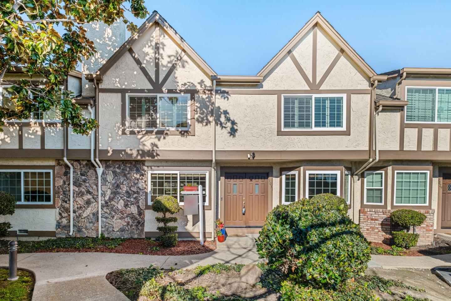 1031 Las Palmas DR