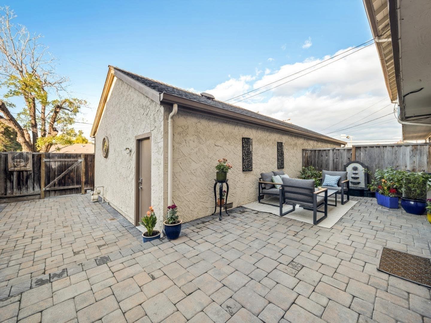 1031 Las Palmas DR - Backyard