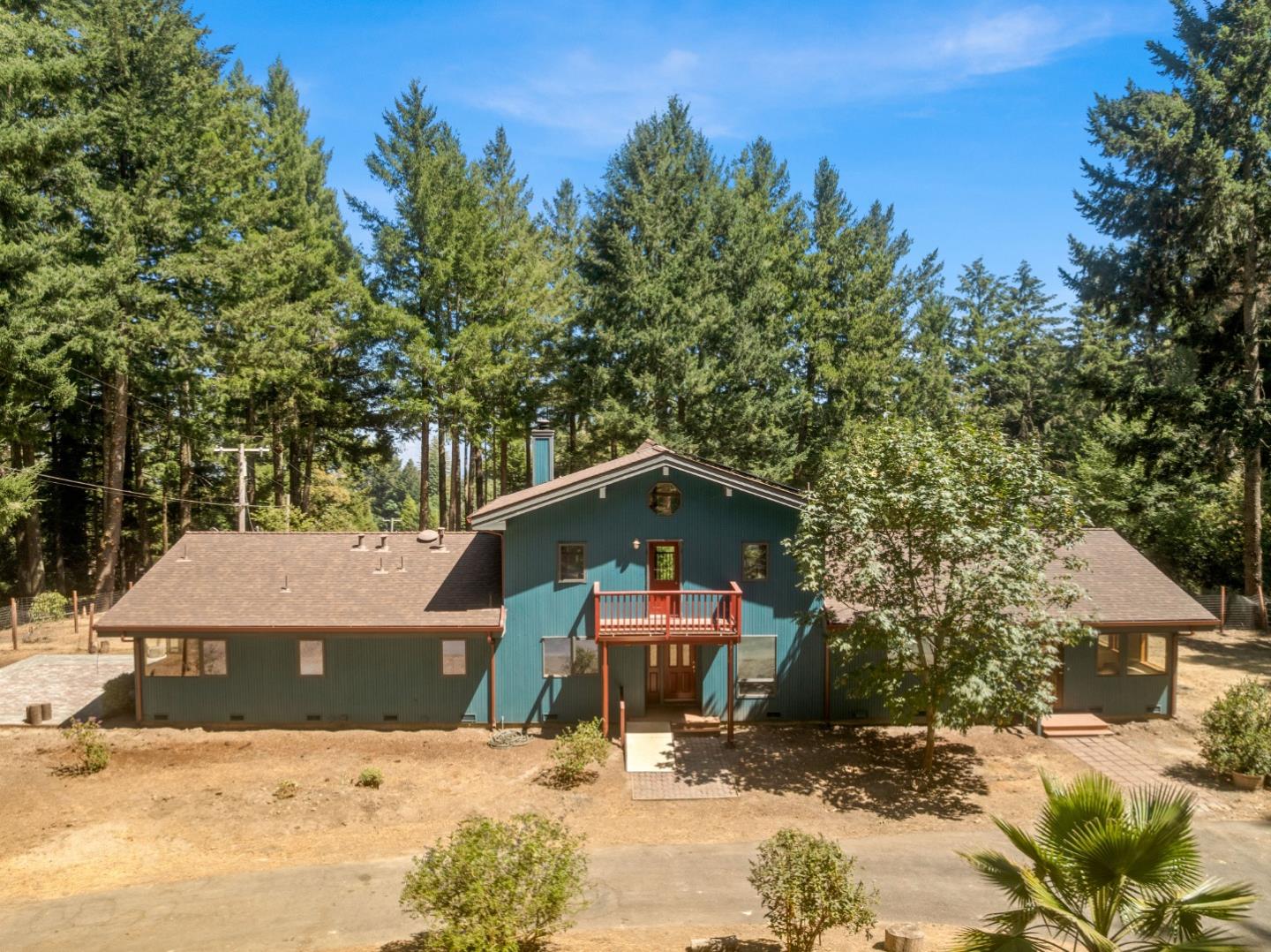 19850 Skyline BLVD - Living area