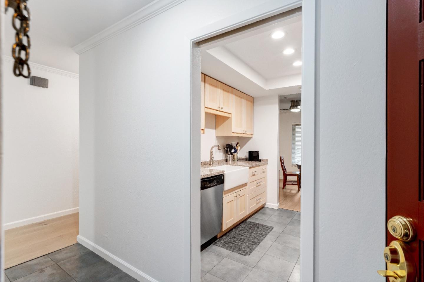 477 Lassen ST 6 - Interior