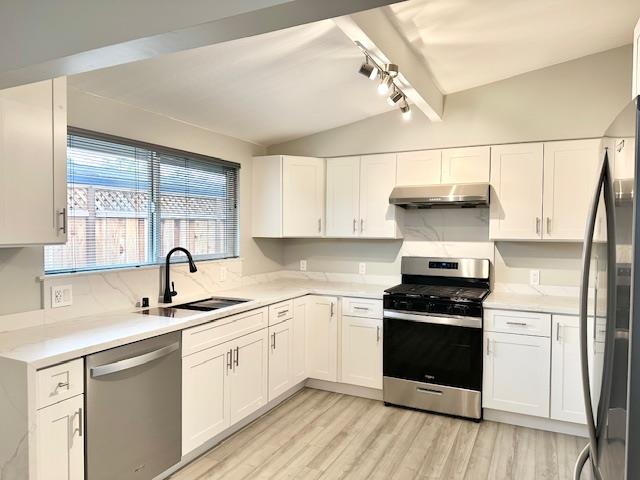 1864 Loyola DR - Living area