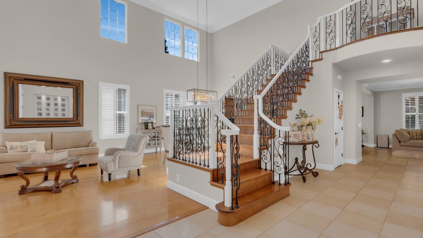 7115 Lahinch DR - Living area