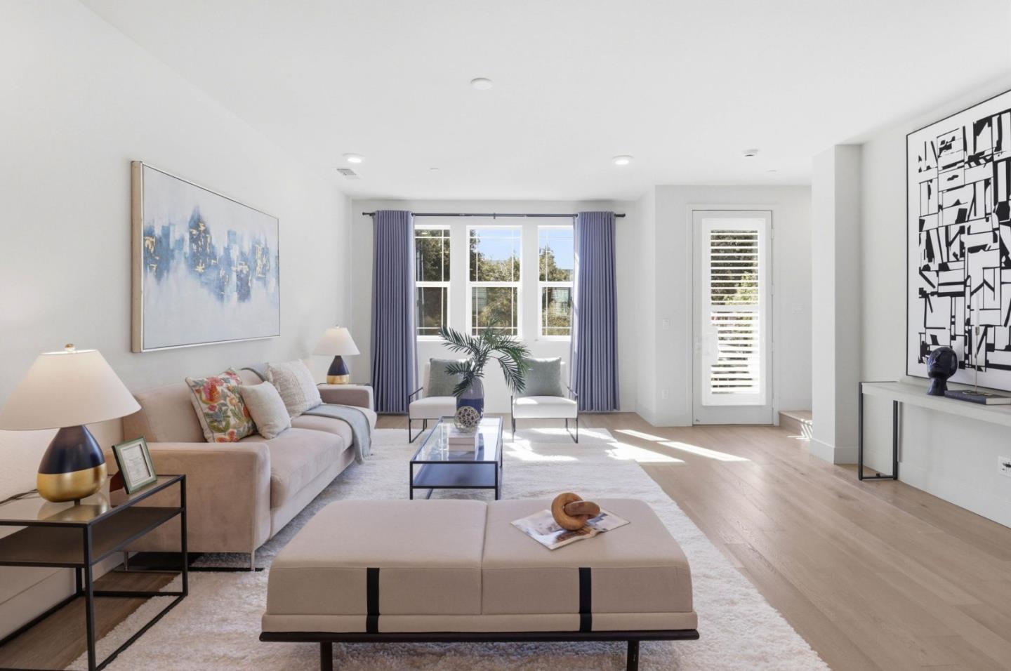 925 De Guigne DR 4 - Bedroom