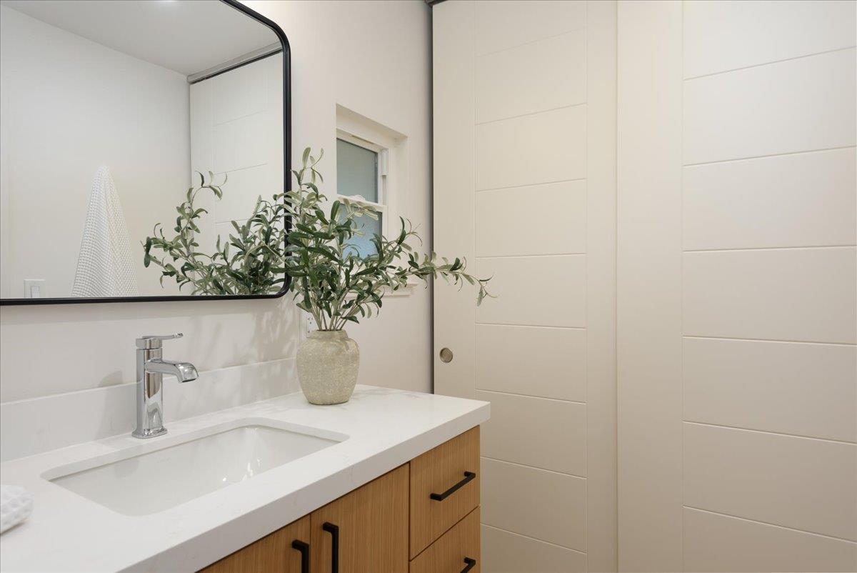 543 Everett CT - Bedroom