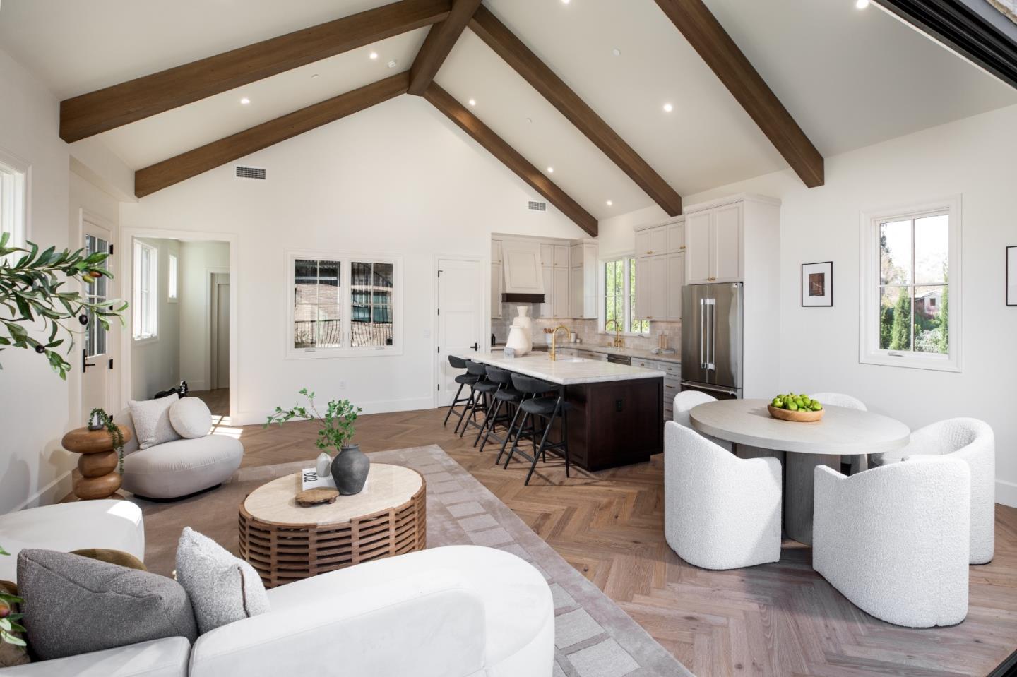 164 Waverley ST - Living area