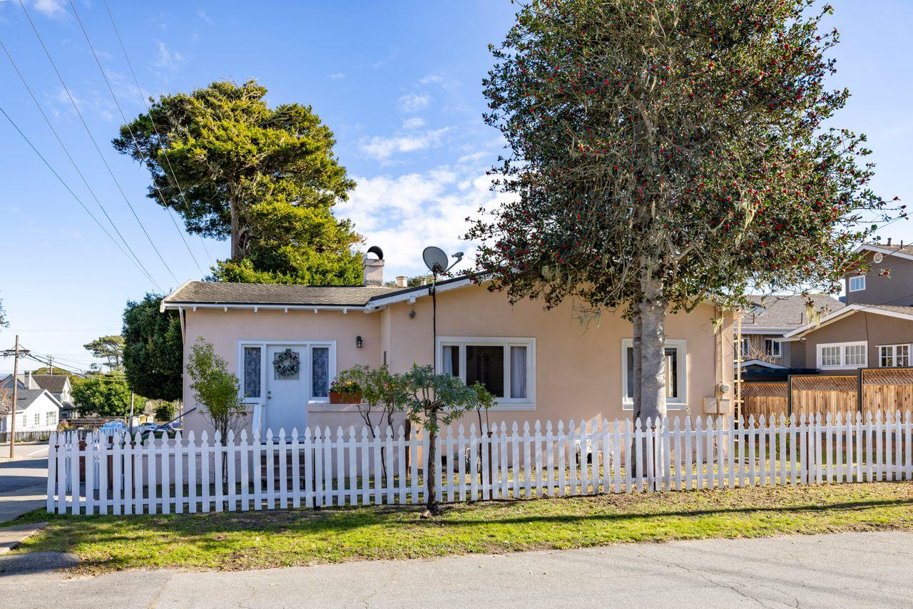 851 Laurel AVE