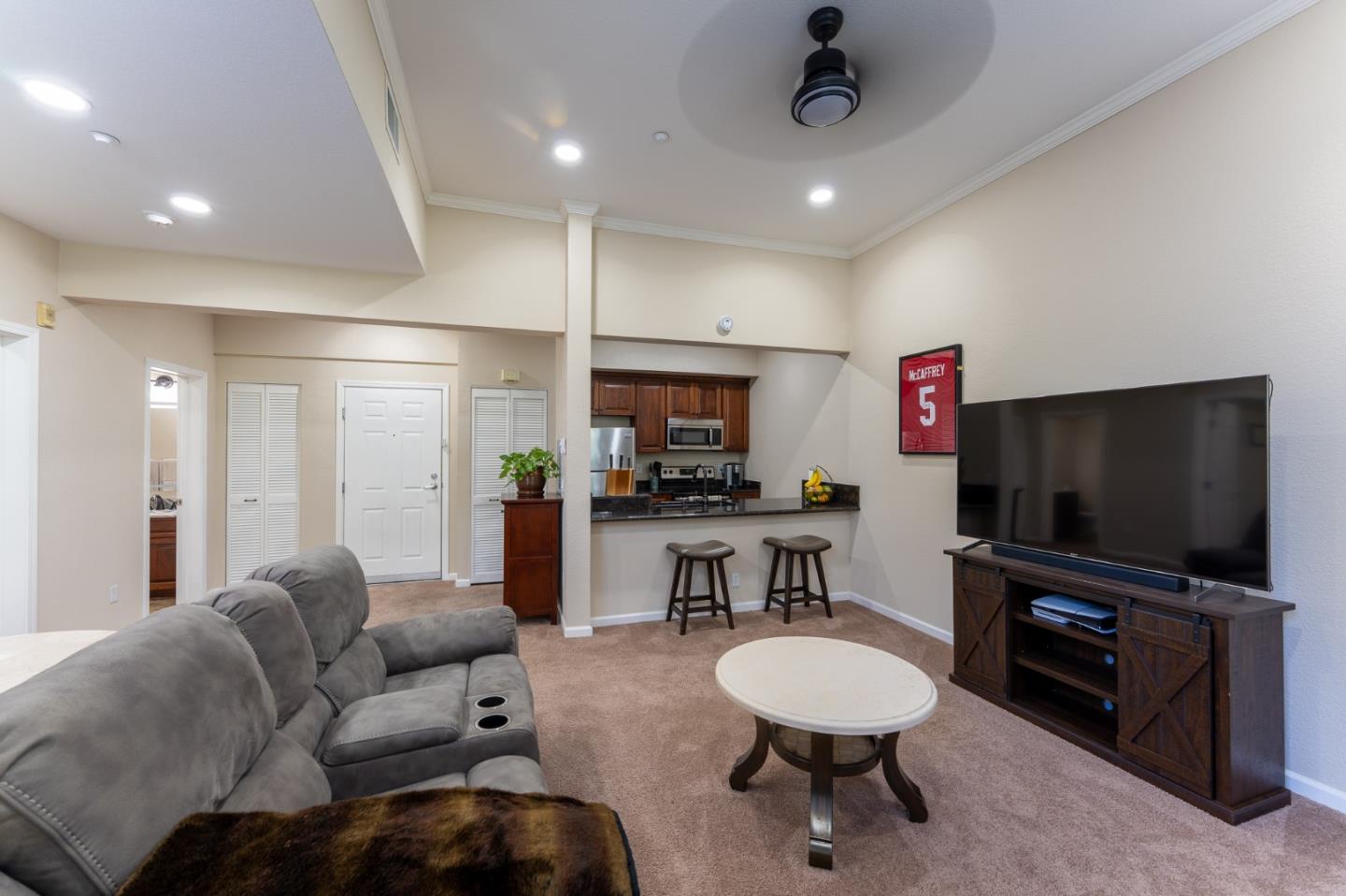 516 Martha ST 202 - Living area