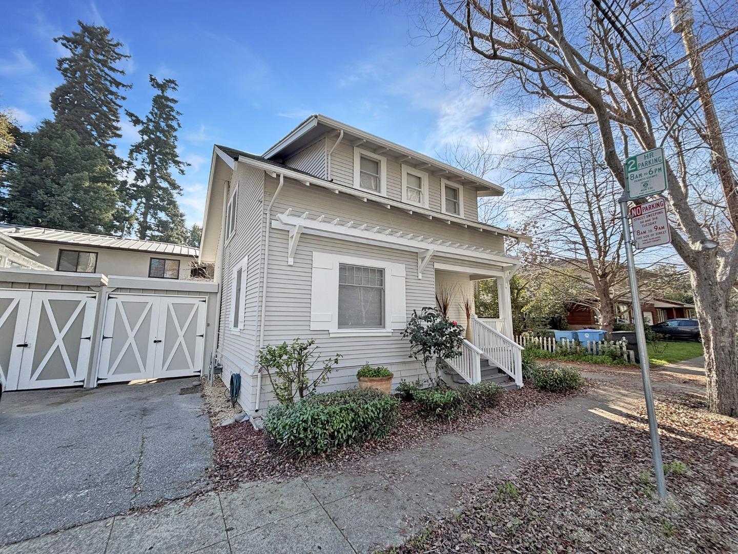 262 Hawthorne AVE - Kitchen