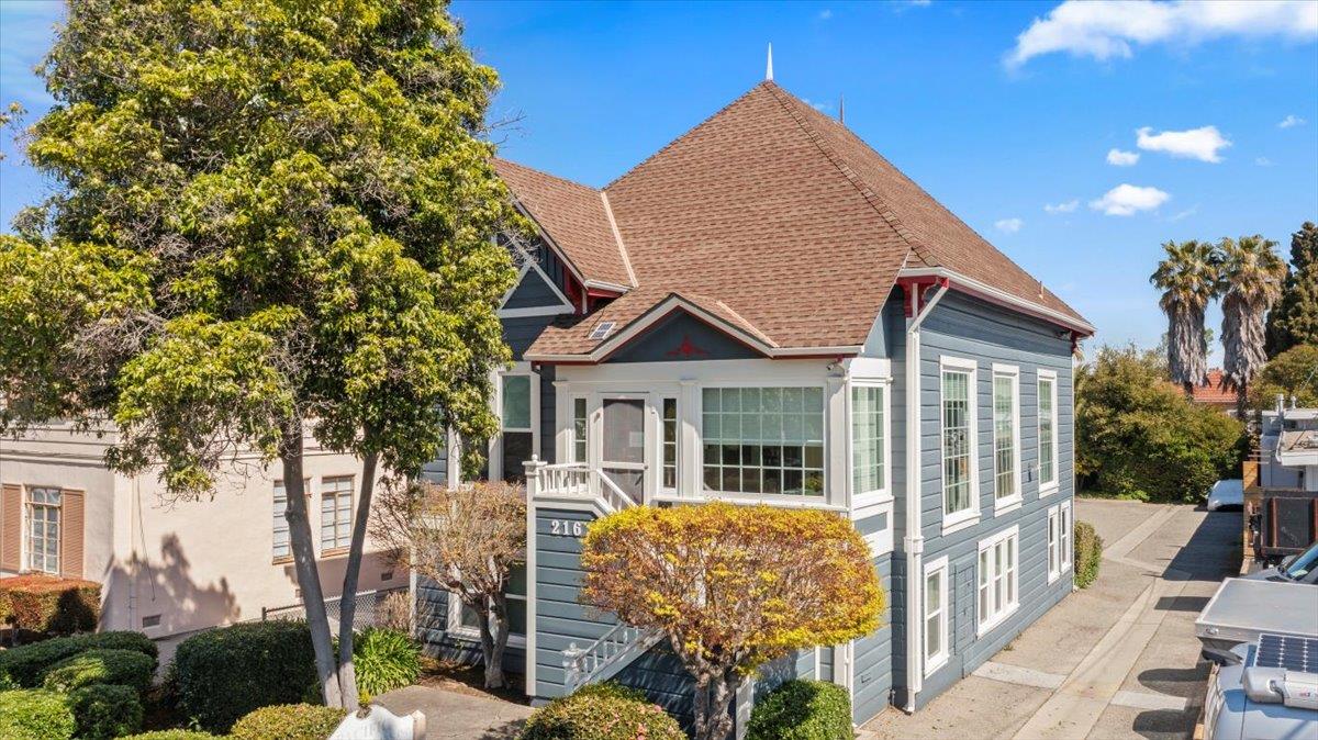 216 N San Mateo DR