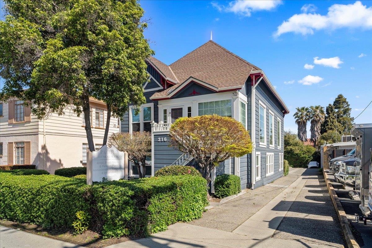 216 N San Mateo DR - Interior