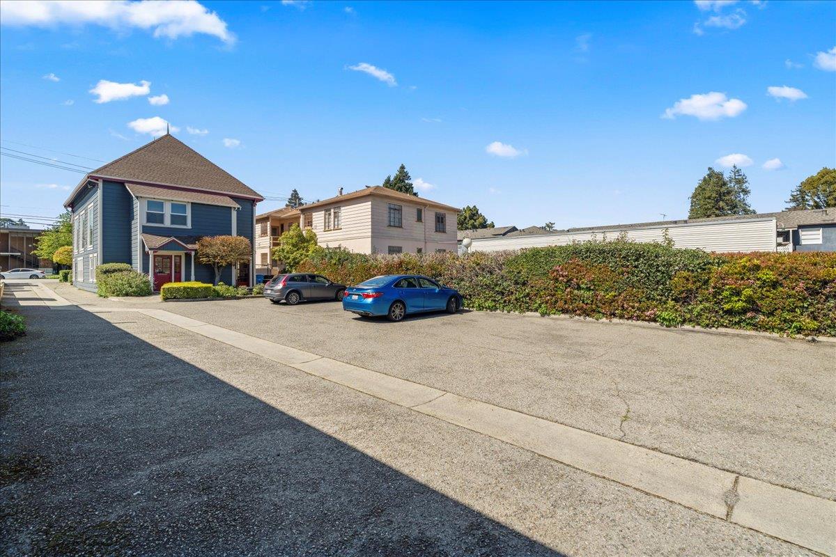 216 N San Mateo DR - Kitchen