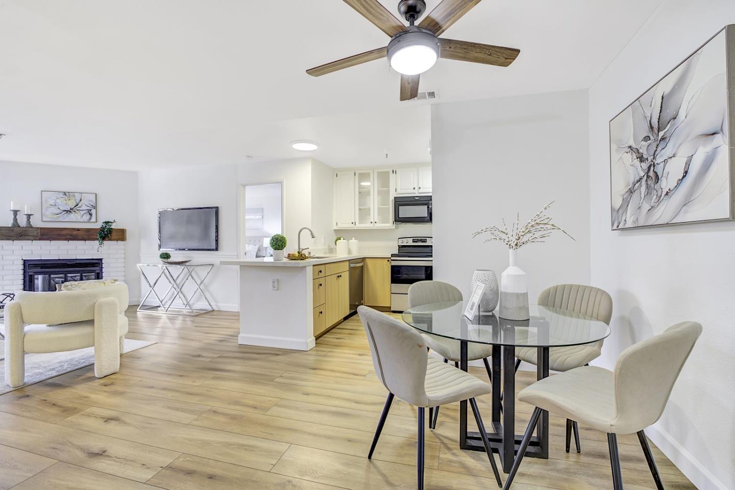 1104 La Terrace CIR - Kitchen
