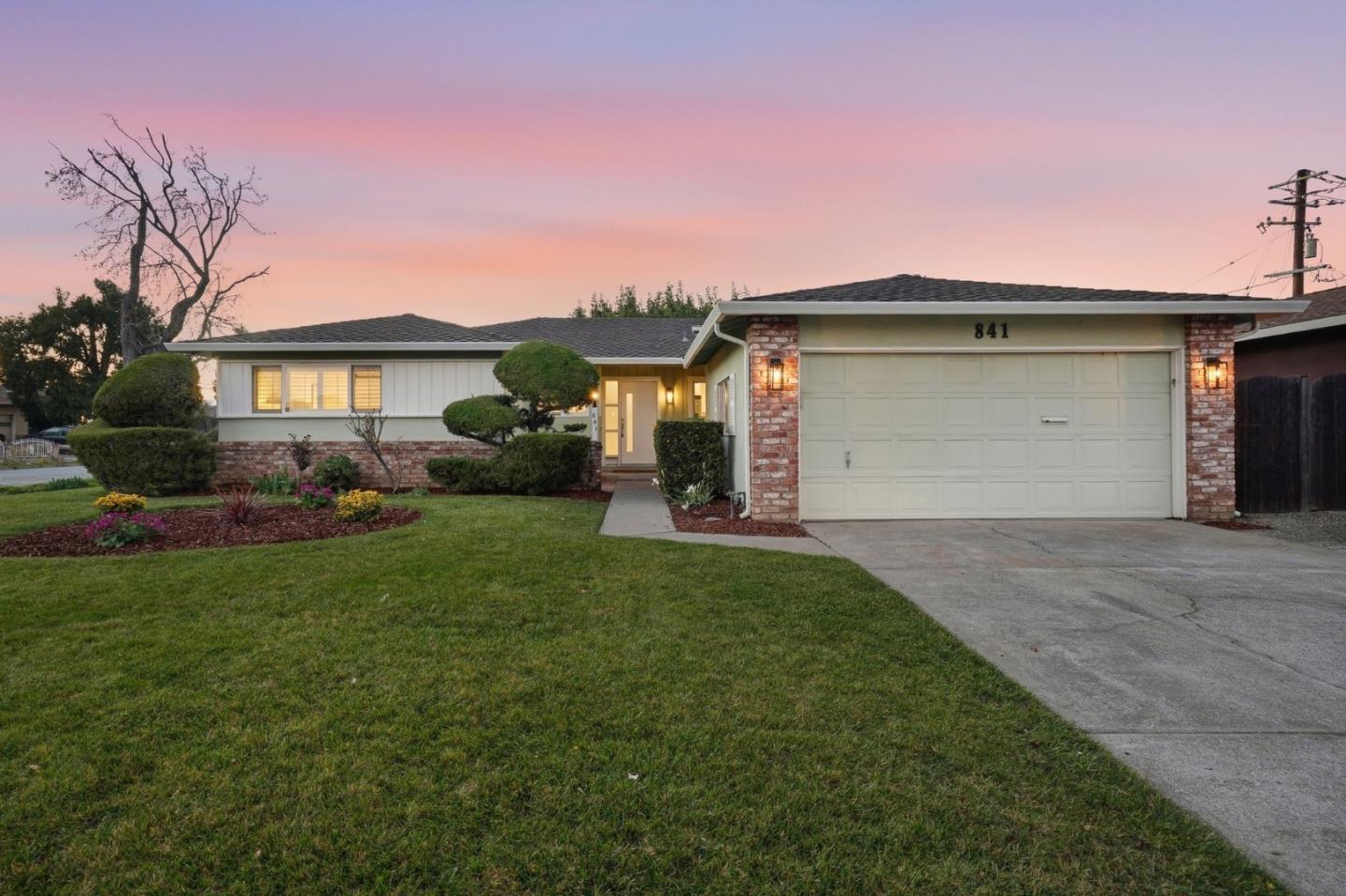 841 Brentwood DR