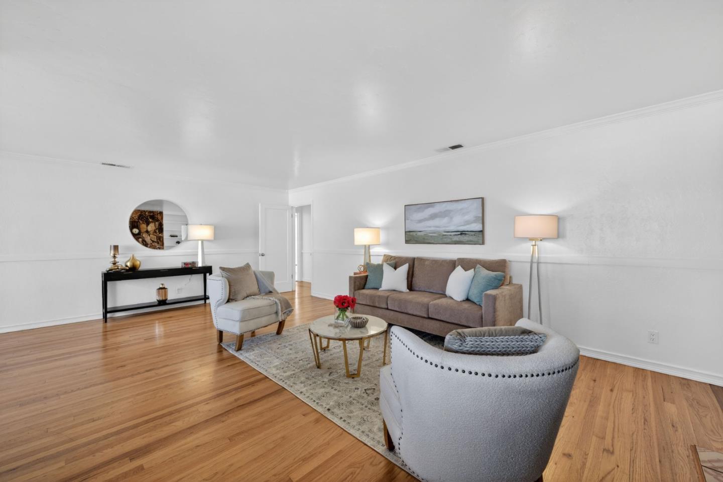 400 Hodges AVE - Living area